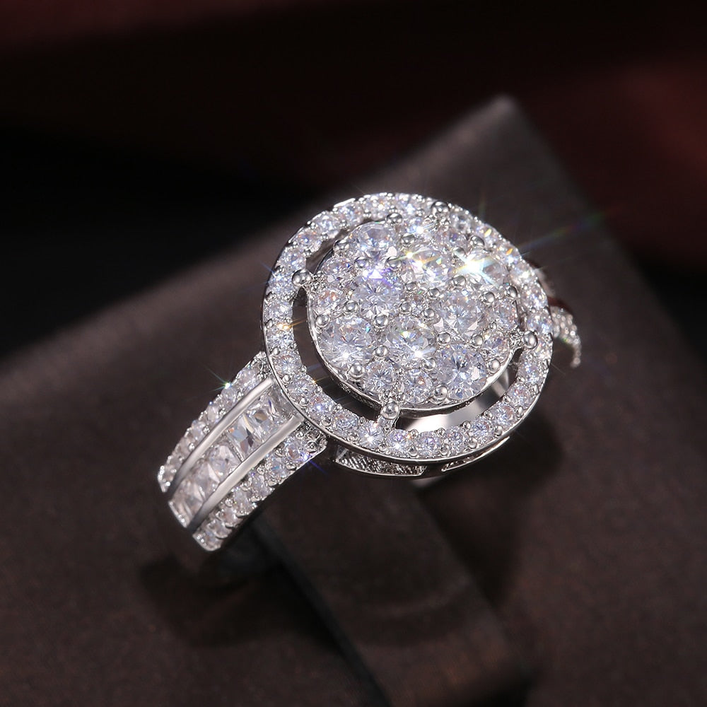 Huitan Round Watch Shape Women Ring Wedding Party Anniversary Ring Prong Setting CZ Stones Delicate Female Jewelry New Design